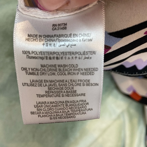 BCBG patterned sleeveless top - Picture 4 of 4